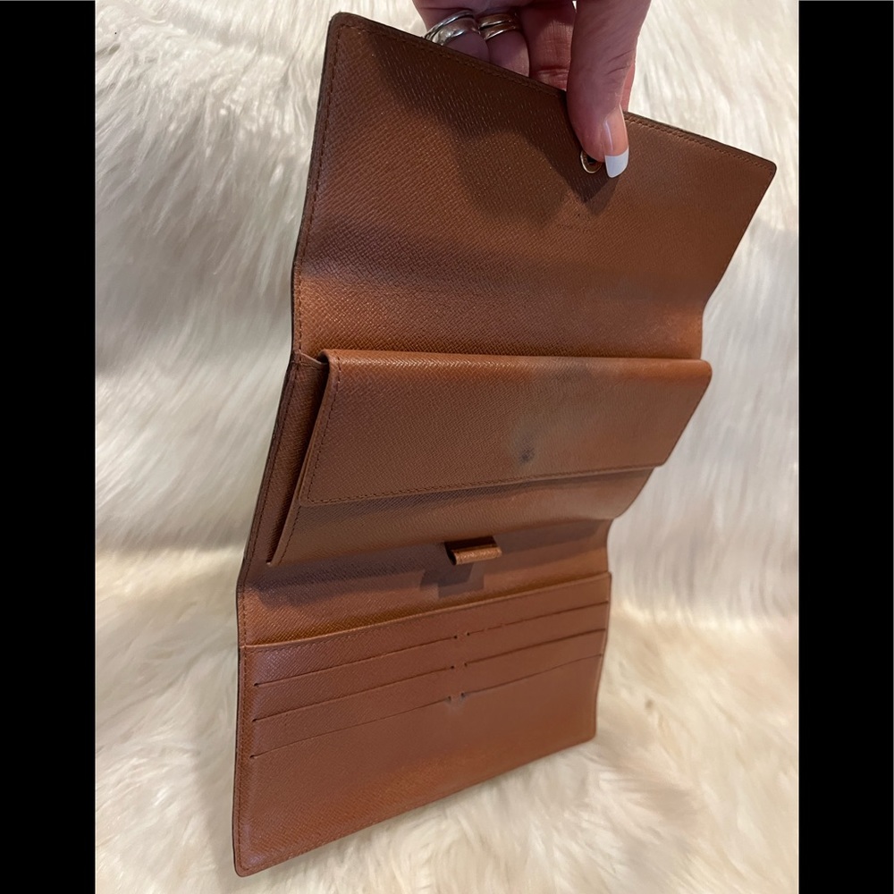 Louis Vuitton Monogram International Wallet - Picture 14 of 15